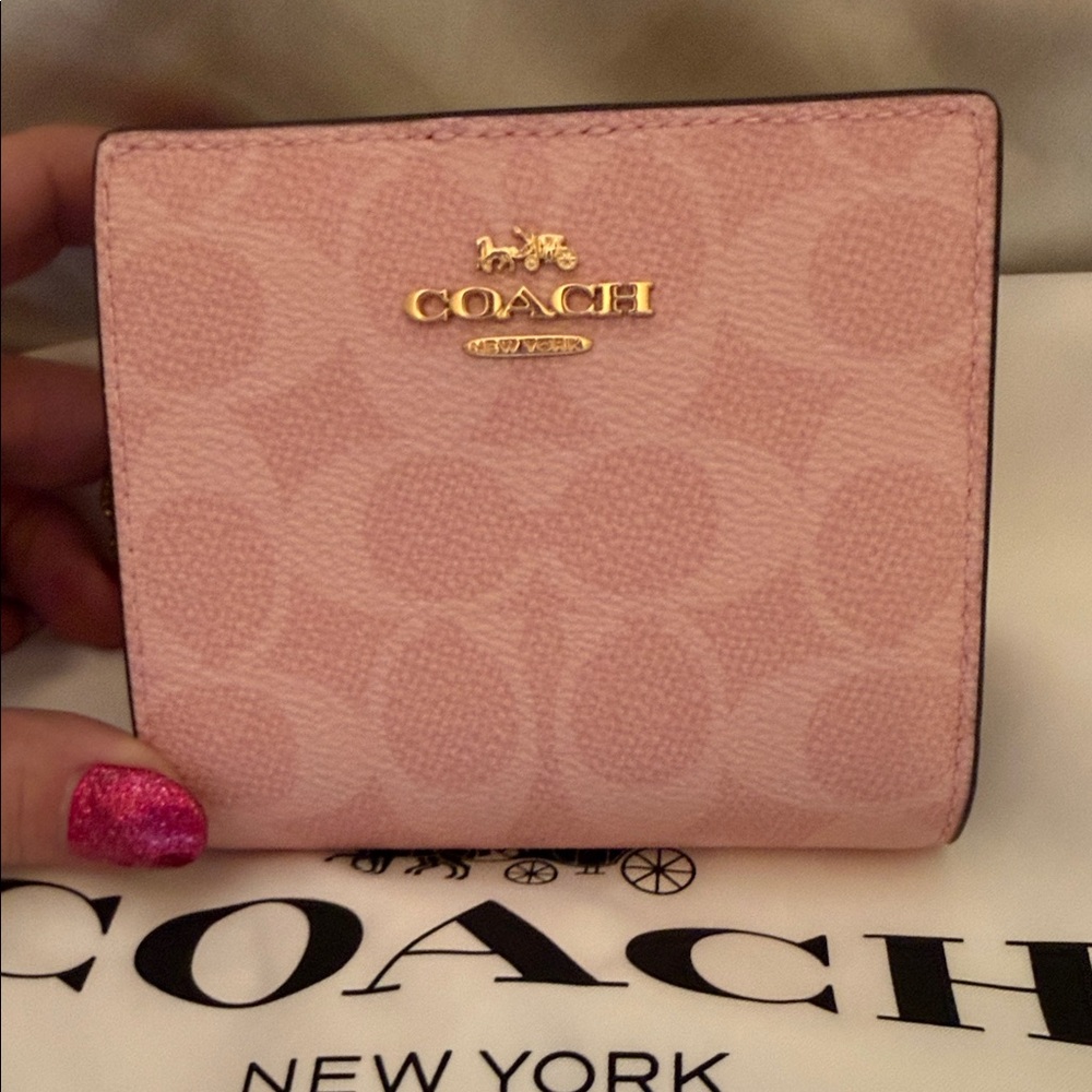 šøCoach NWT Powder Pink Snap Wallet In Signature Canvas With Flower Charm - Picture 3 of 7